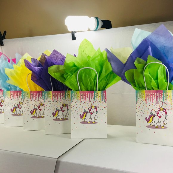 NWOT Set of 24 Unicorn Bags with Tissue Paper - Picture 3 of 8